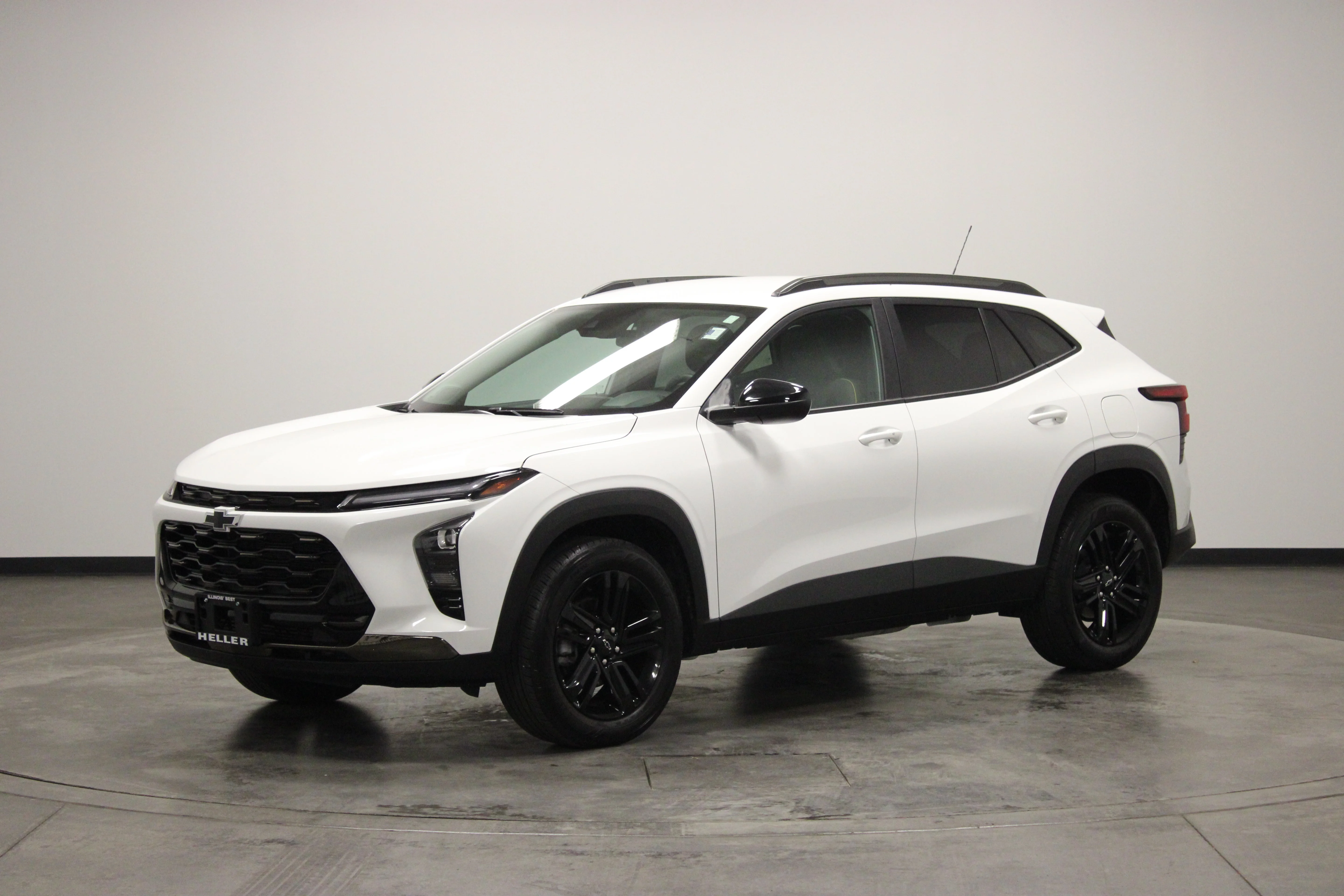 Used 2025 Summit White Chevrolet ACTIV image 4