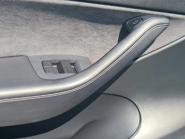 Used 2021 White Tesla Long Range image 19