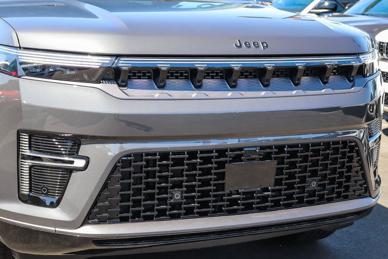 New 2026 Baltic-Gray Metallic Clear-Coat Exterior Paint Jeep Limited Altitude image 9