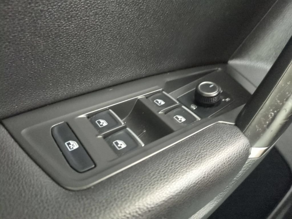 2020 Volkswagen Tiguan SE - Photo 31