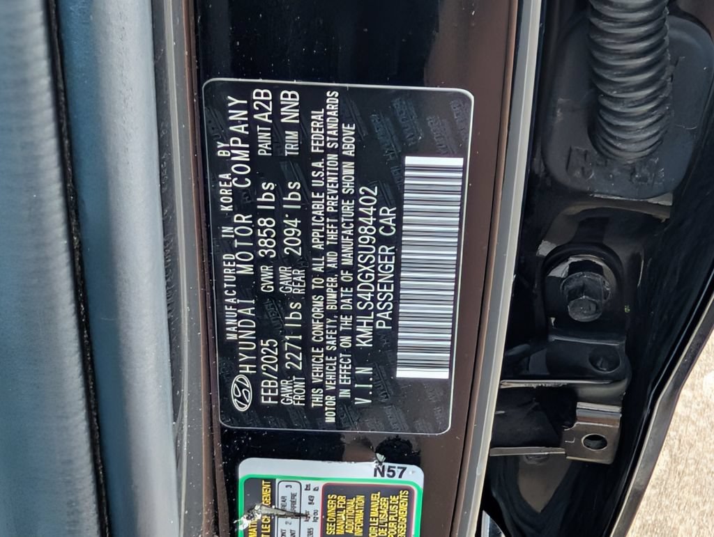Used 2025 Black Hyundai SEL Convenience image 34