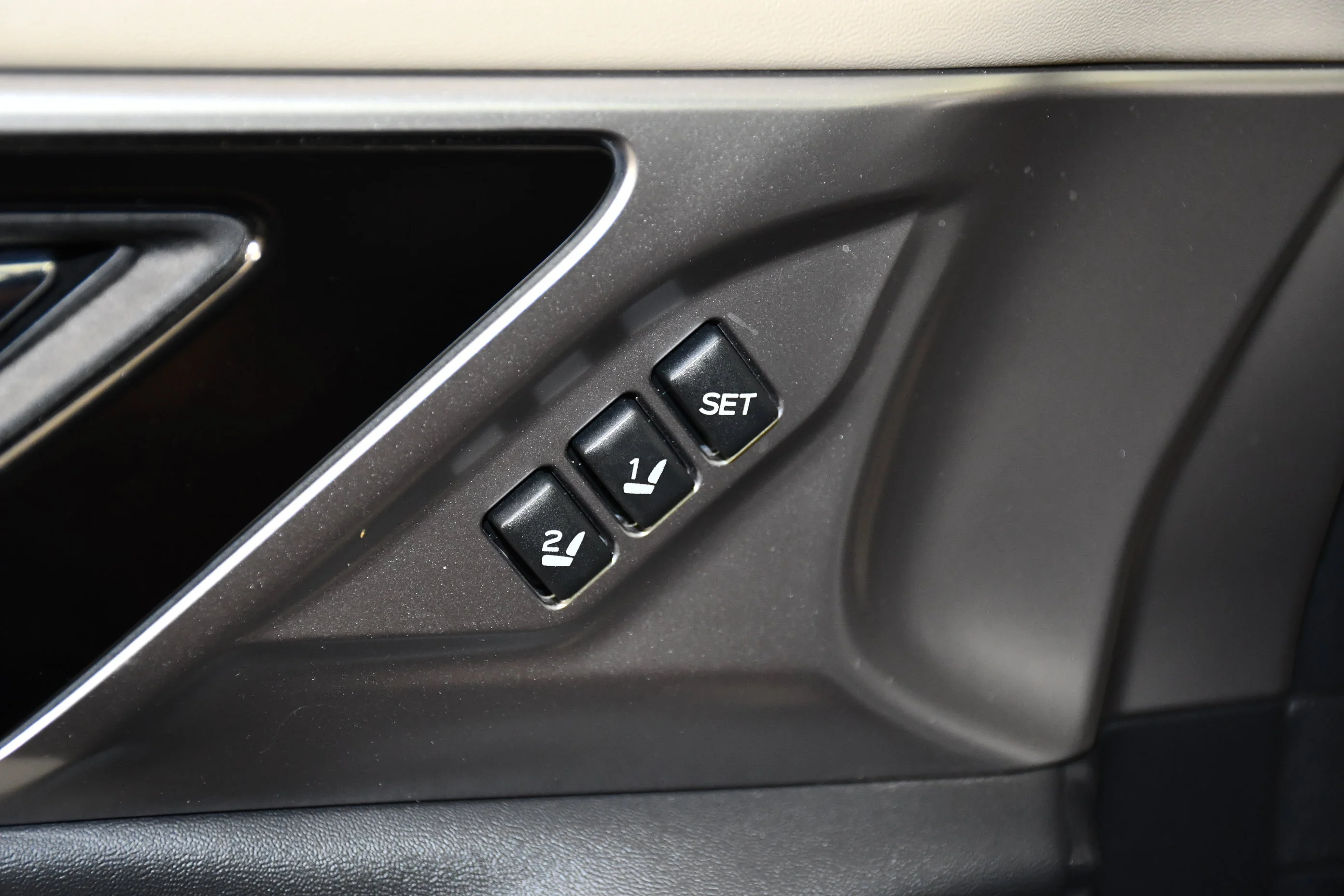 Used 2020 Tungsten Metallic Subaru Limited image 34