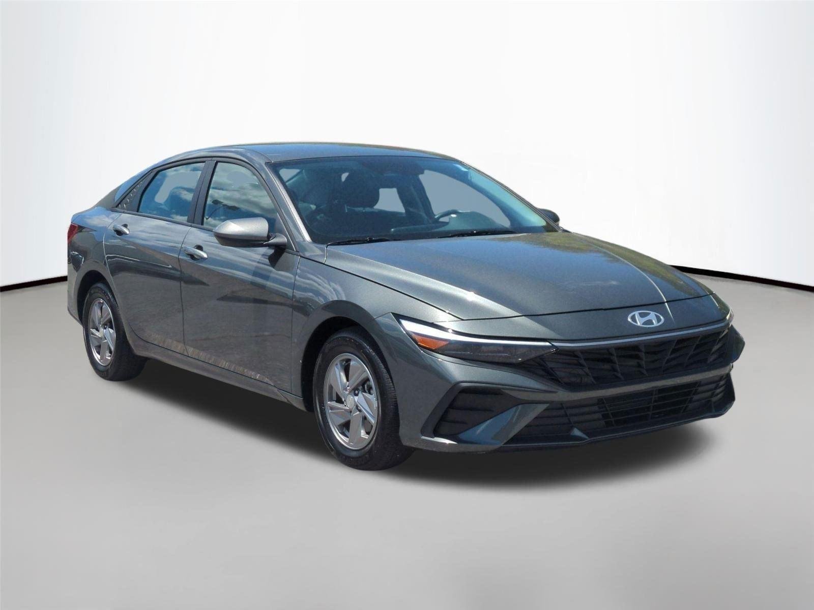 Used 2025 Amazon Gray Hyundai SE image 7