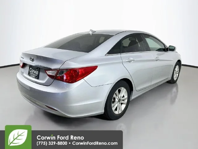 Used 2013 Radiant Silver Metallic Hyundai GLS image 9
