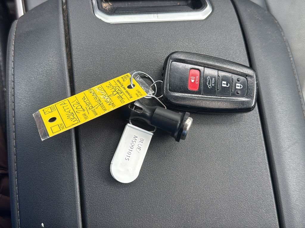 Used 2021  Toyota XLE image 32