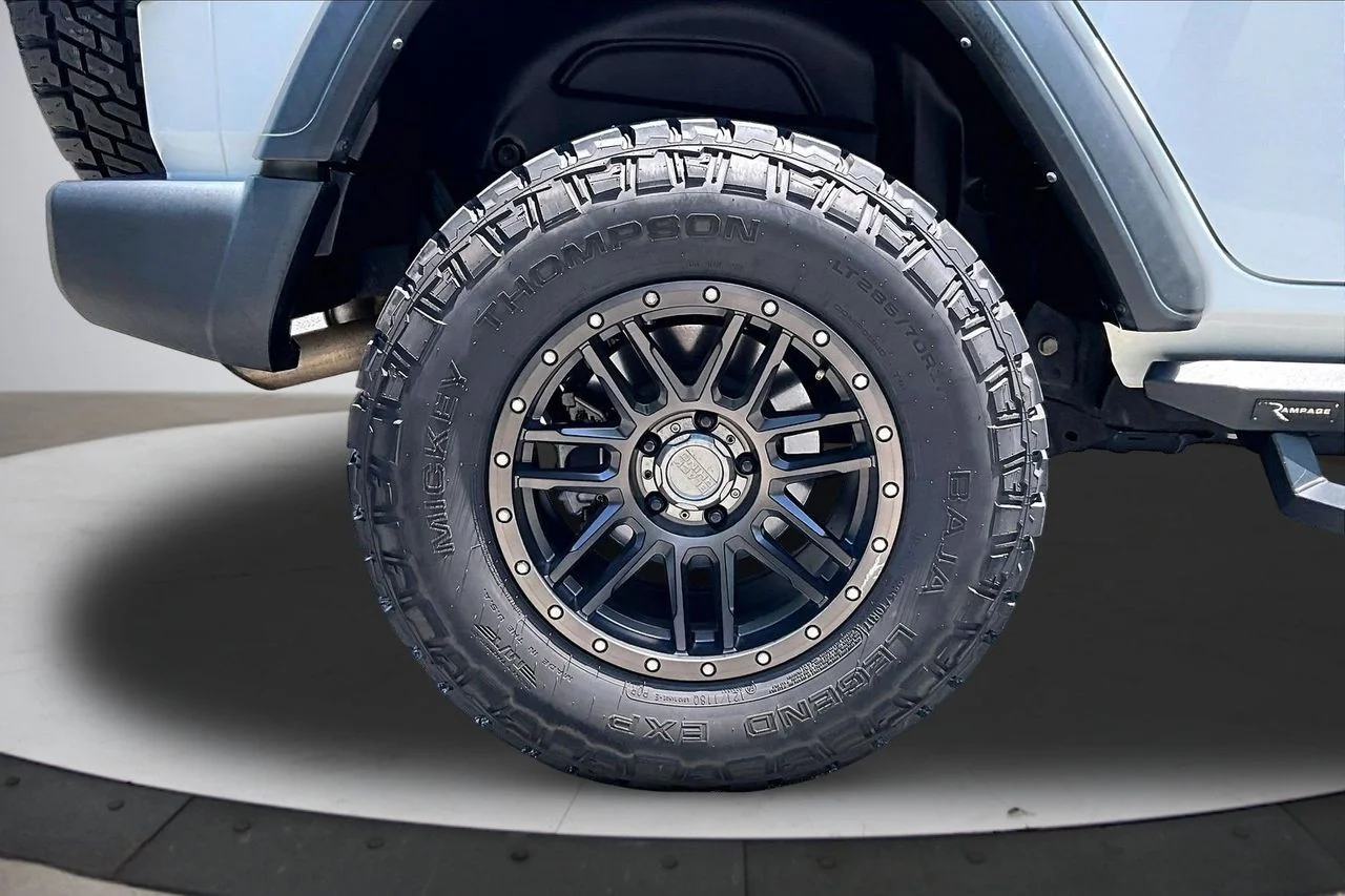 Used 2022 White Jeep Sport S image 35