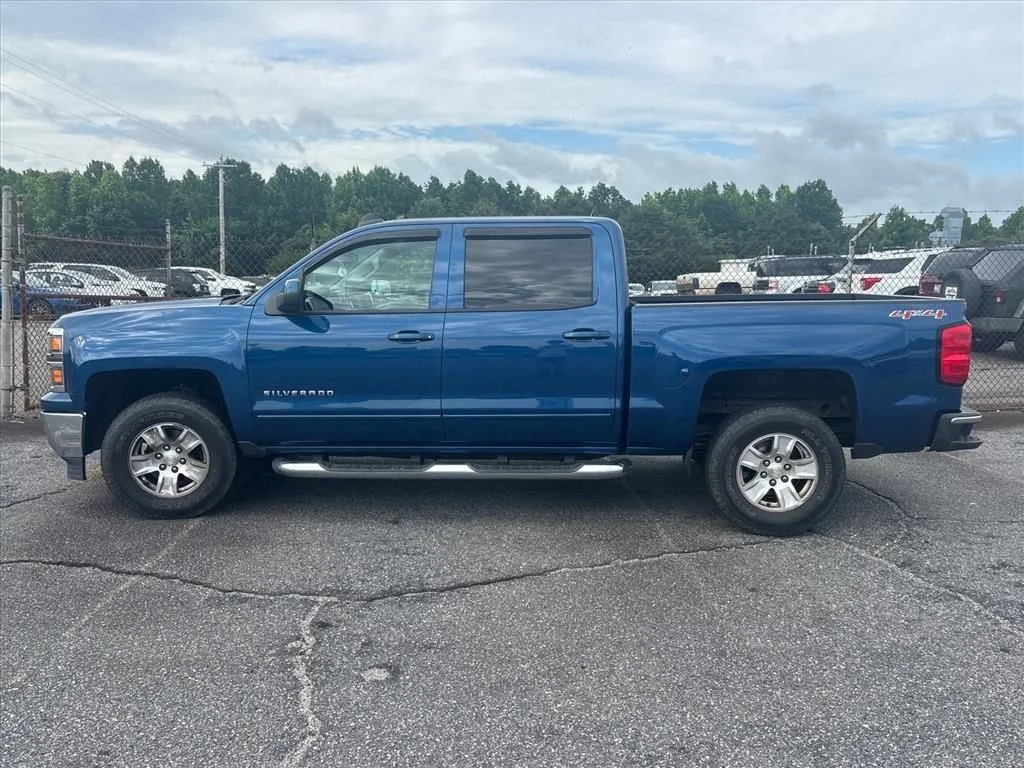 Used 2015 DEEP OCEAN BLUE METALLIC Chevrolet LT image 15