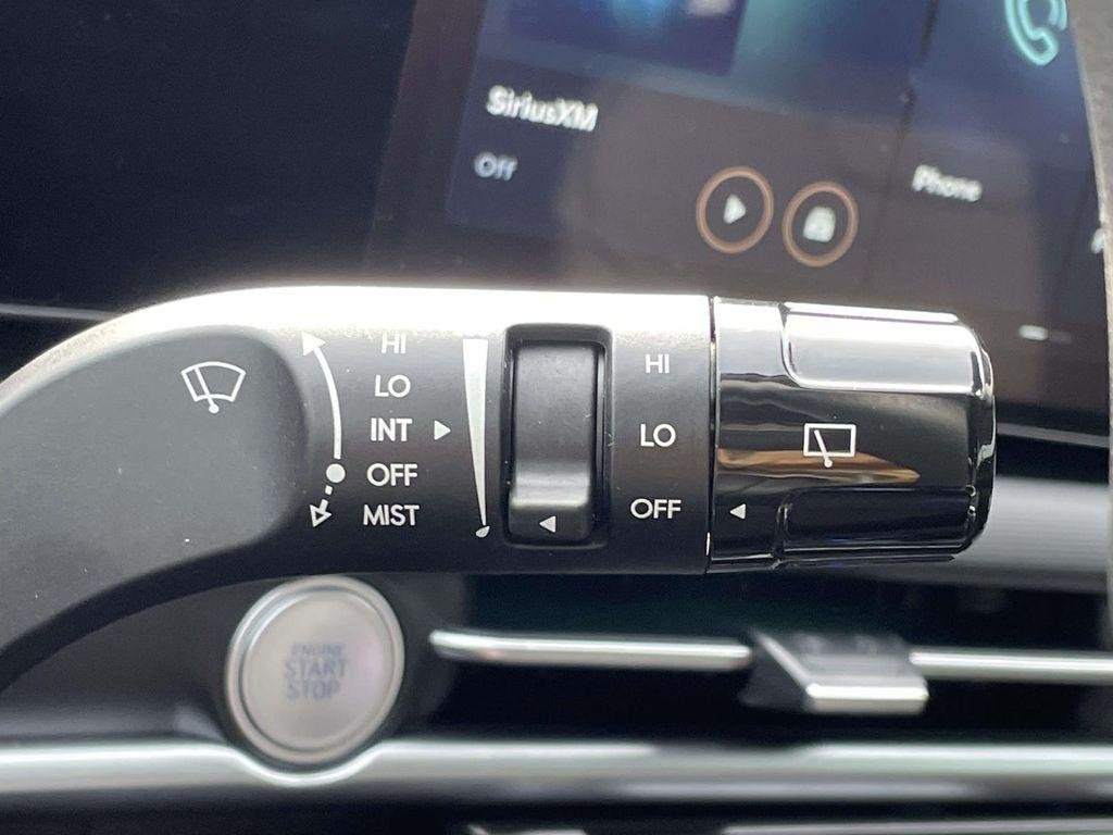 New 2026 White Hyundai SEL FWD image 24