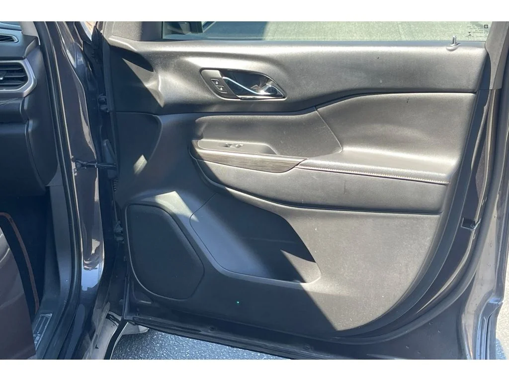 Used 2017 Iridium Metallic GMC SLE image 21