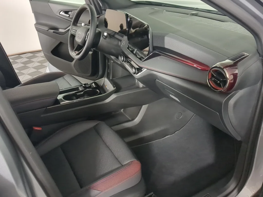 Used 2025 GRAY Chevrolet AWD RS image 18