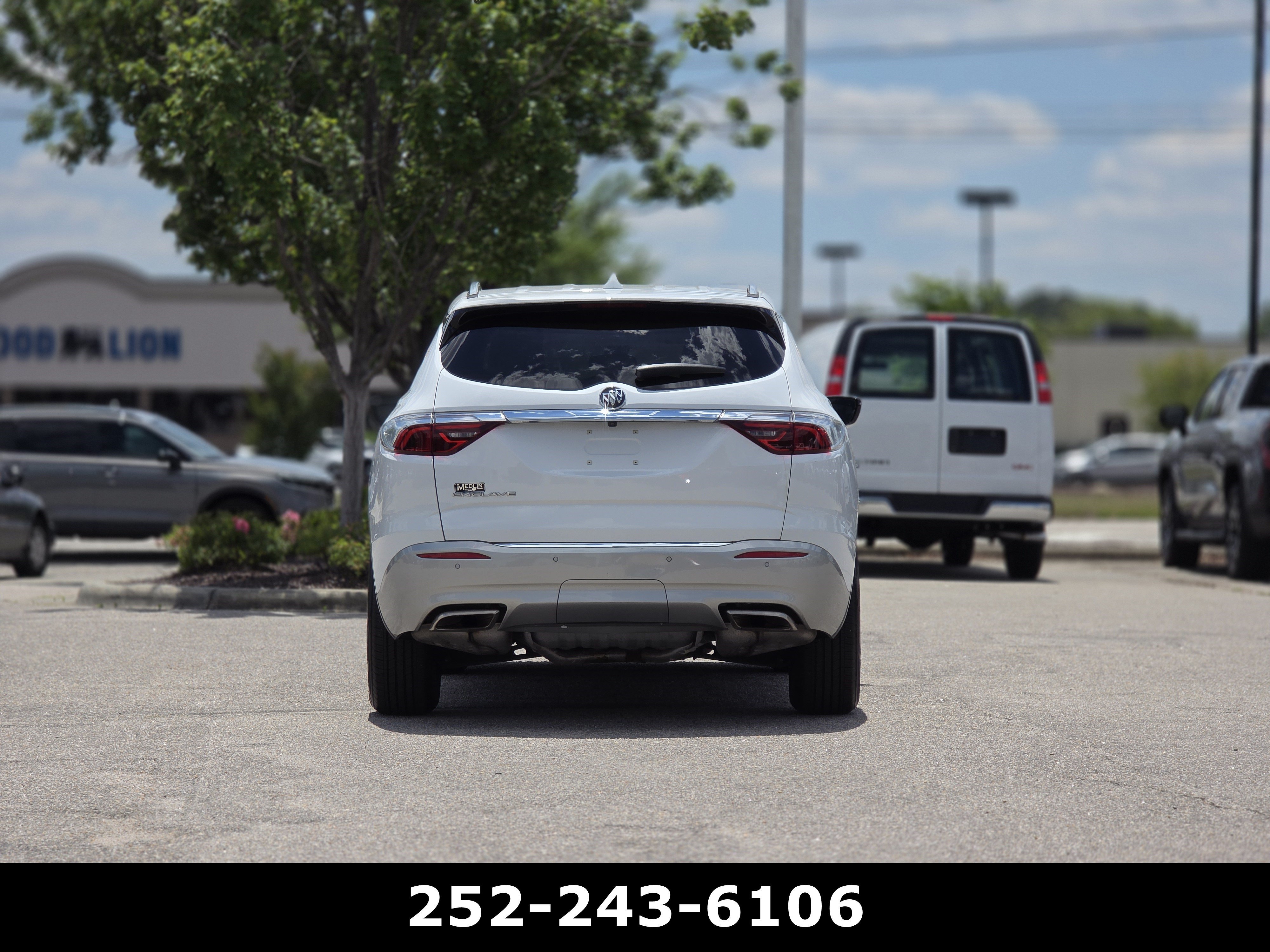Used 2023 Summit White Buick Essence image 7