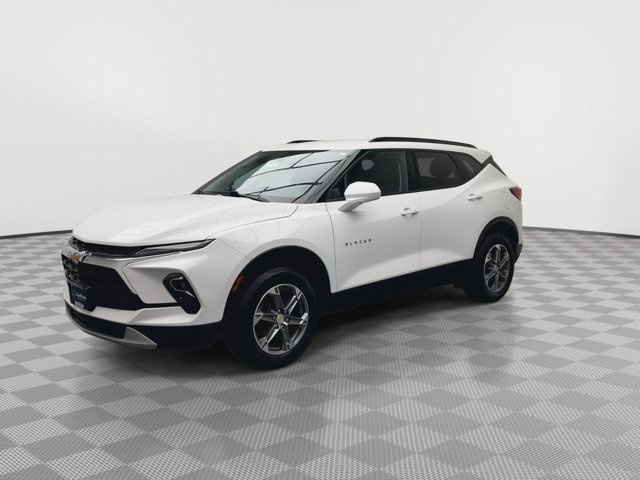 Used 2023 Summit White Chevrolet LT image 38