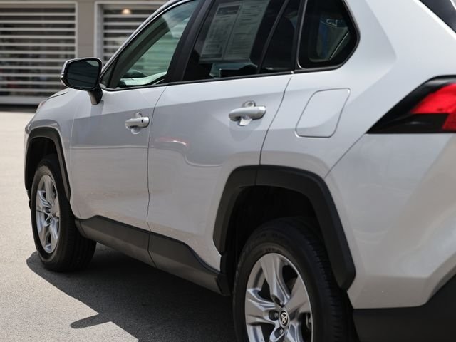 Used 2025 Silver Sky Metallic Toyota XLE image 8