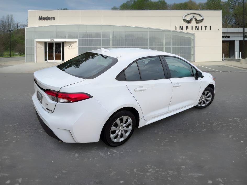 Used 2024 Ice Toyota LE image 4