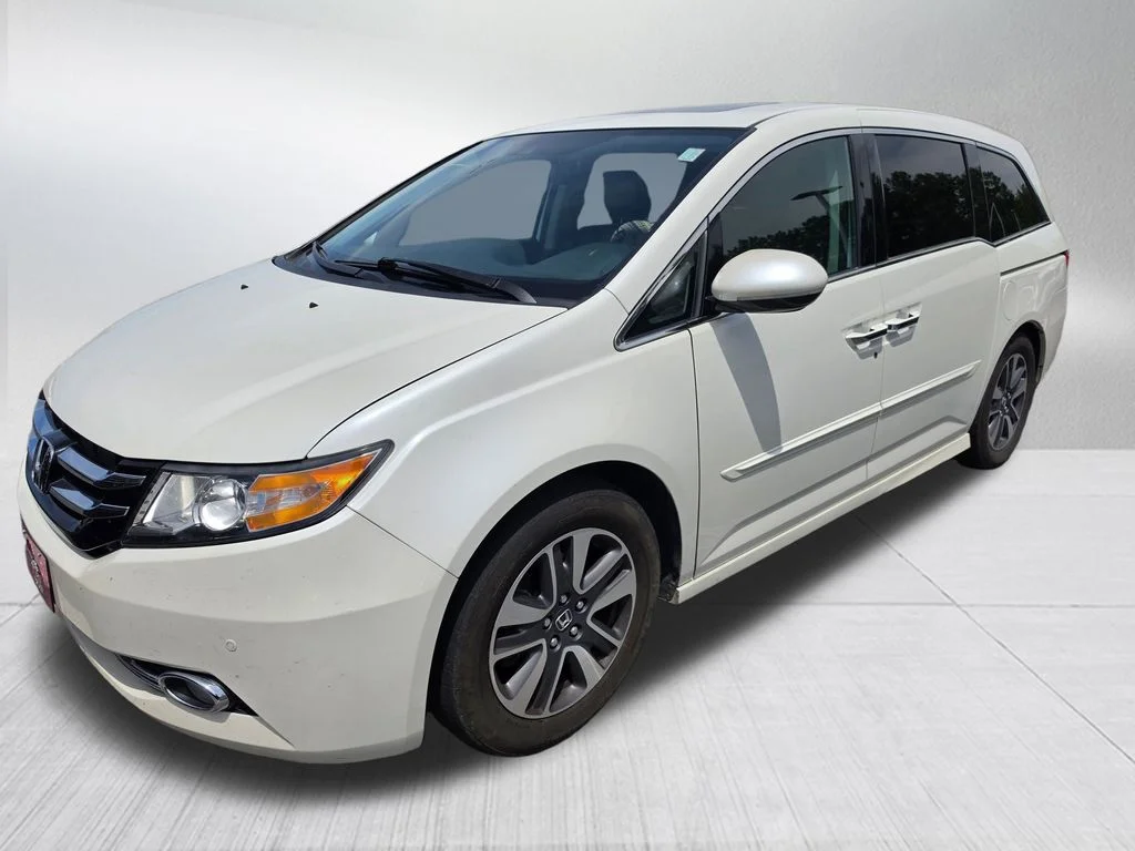 2016 Honda Odyssey Touring's photo