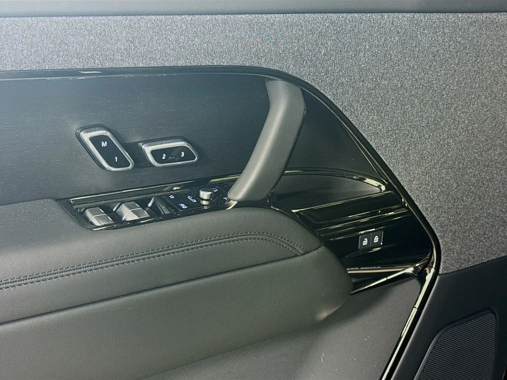 New 2026 Santorini Black Land Rover Dynamic SE image 20