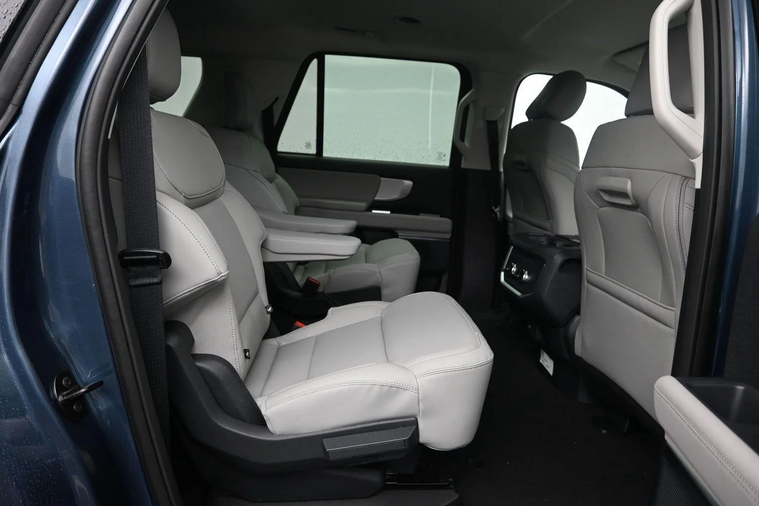 New 2027 Nocturnal Blue Metallic Ford MAX Active image 11