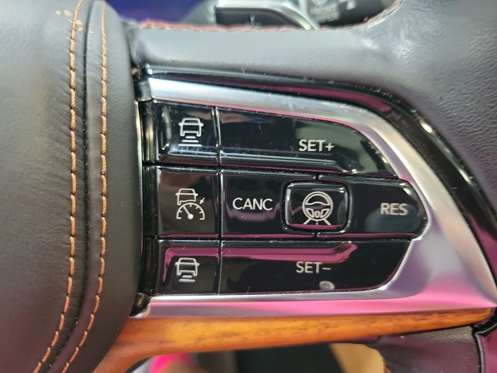 Used 2023 Black Jeep Summit Reserve image 37