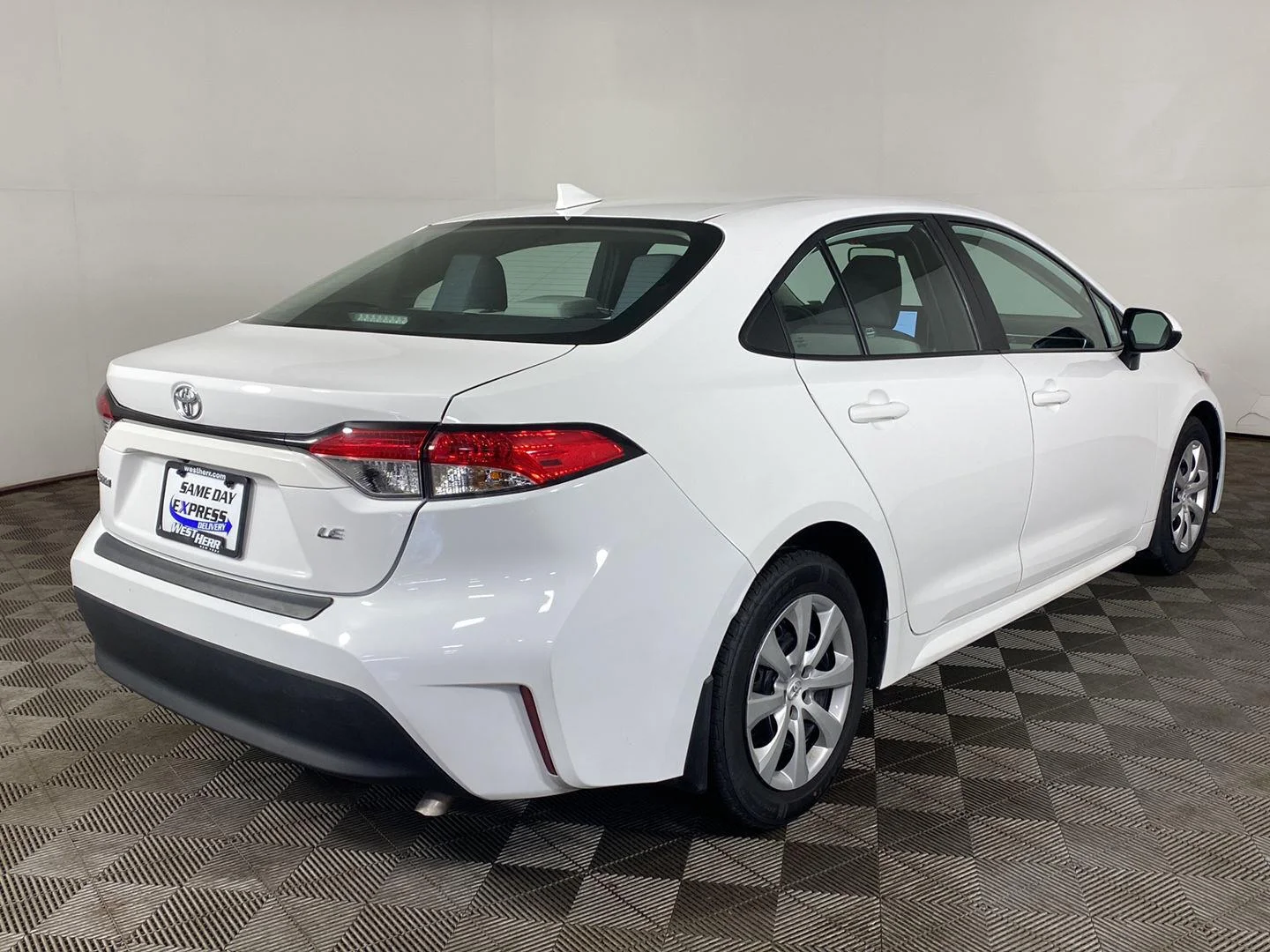 Used 2023 Ice Cap Toyota LE image 6