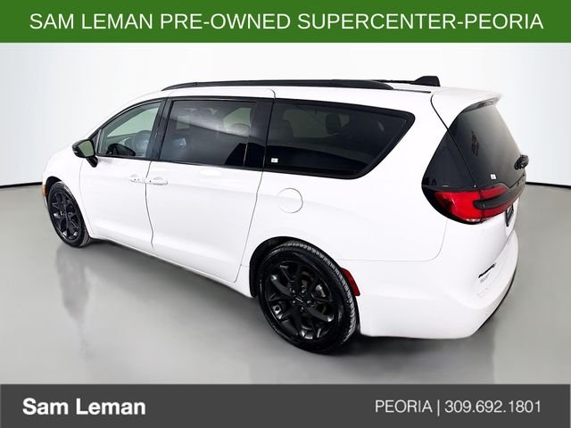 Used 2025 White Chrysler Limited image 5