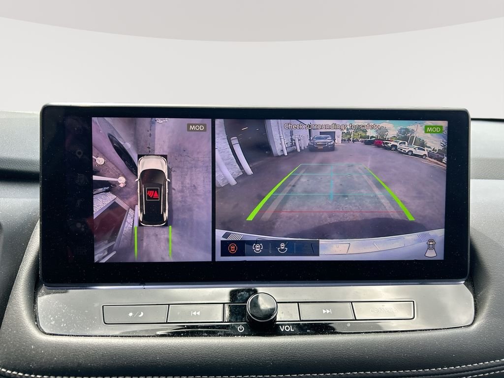 Used 2025 White Nissan Platinum image 19