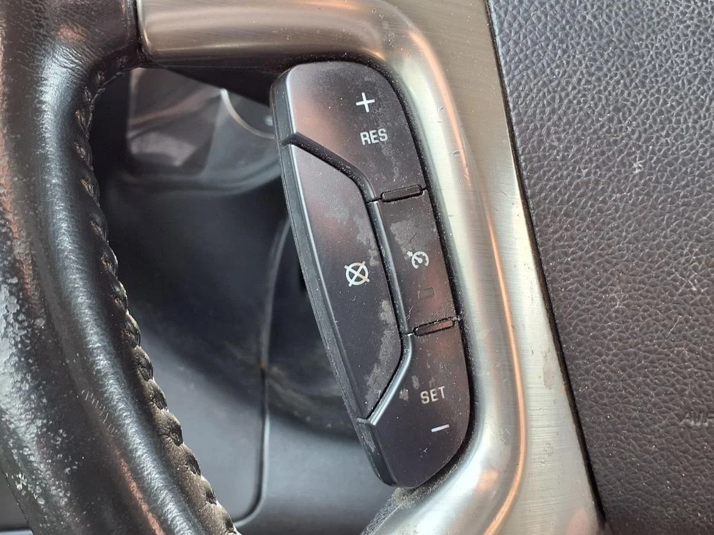 Used 2017 Green Chevrolet Work Van image 21
