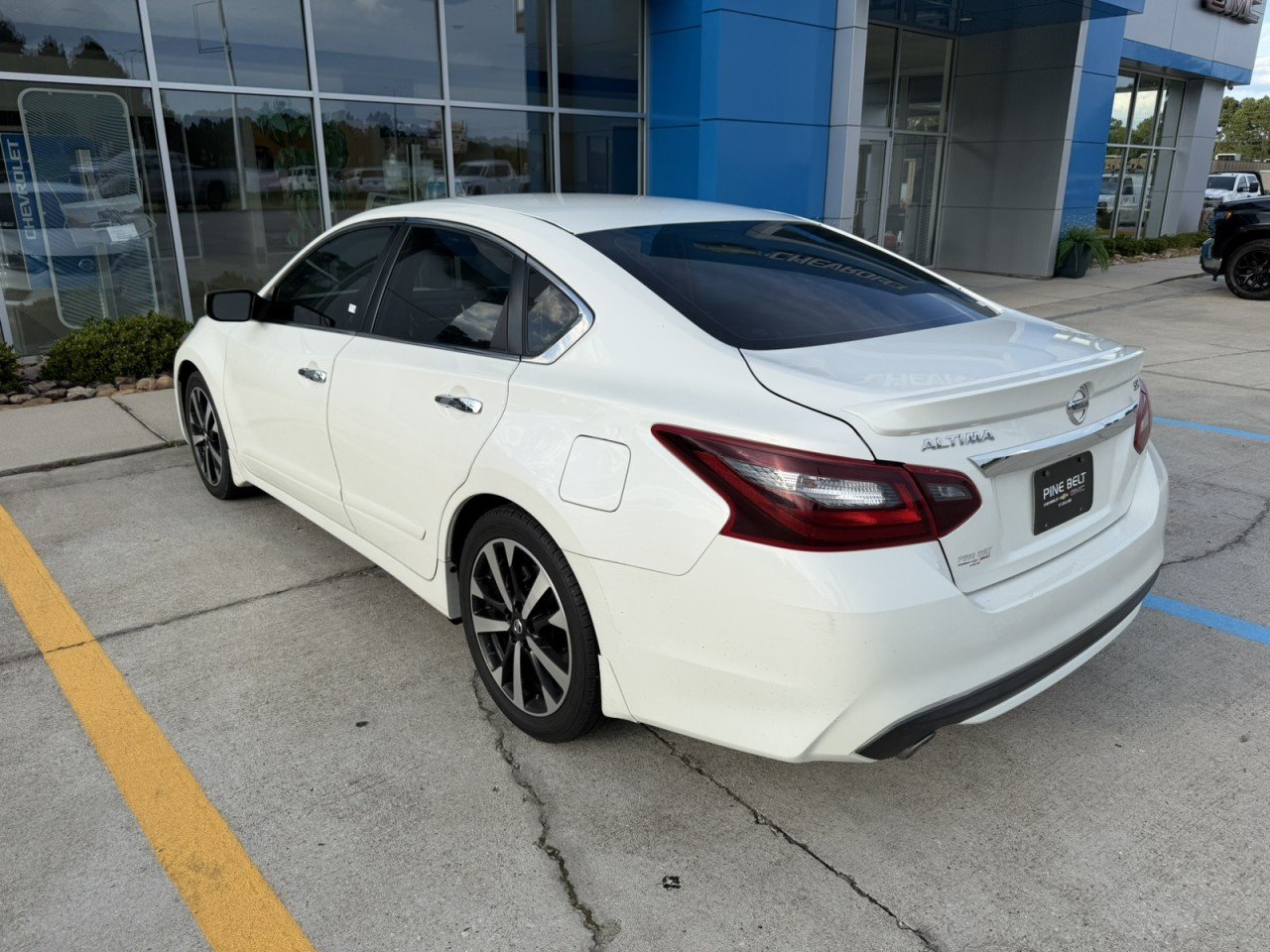 Used 2018 White Nissan 2.5 SR image 7