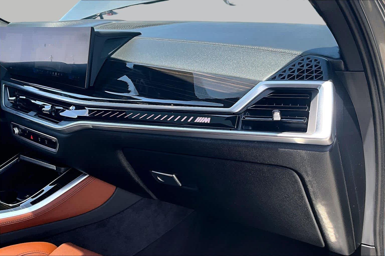 Used 2024 Skyscraper Grey Metallic BMW M60i image 17
