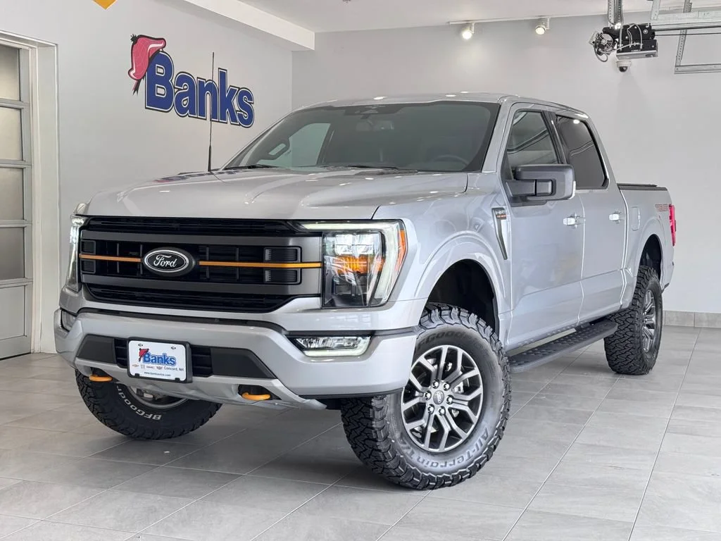 Used 2023 Silver Ford XL image 2
