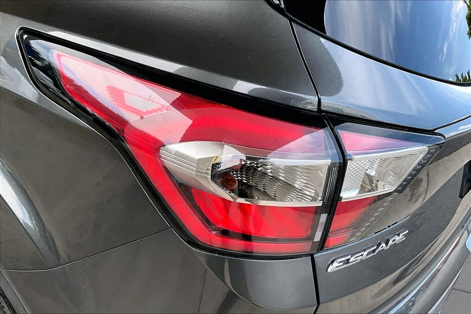 Used 2017 Magnetic Ford SE image 27
