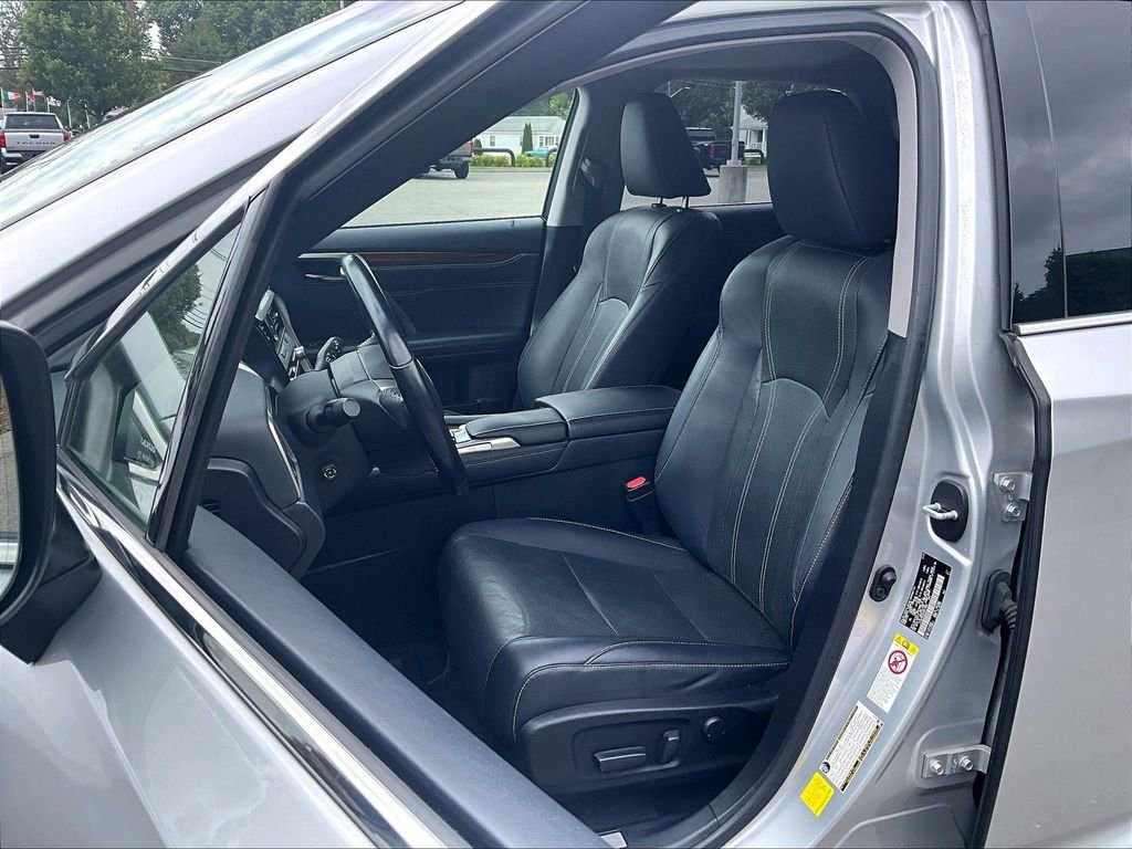 Used 2017 Silver Lexus 350 image 10