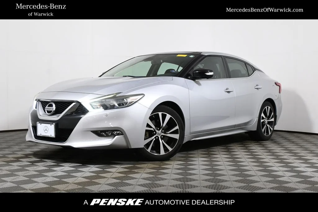 Used 2017 Silver Nissan Platinum image 1