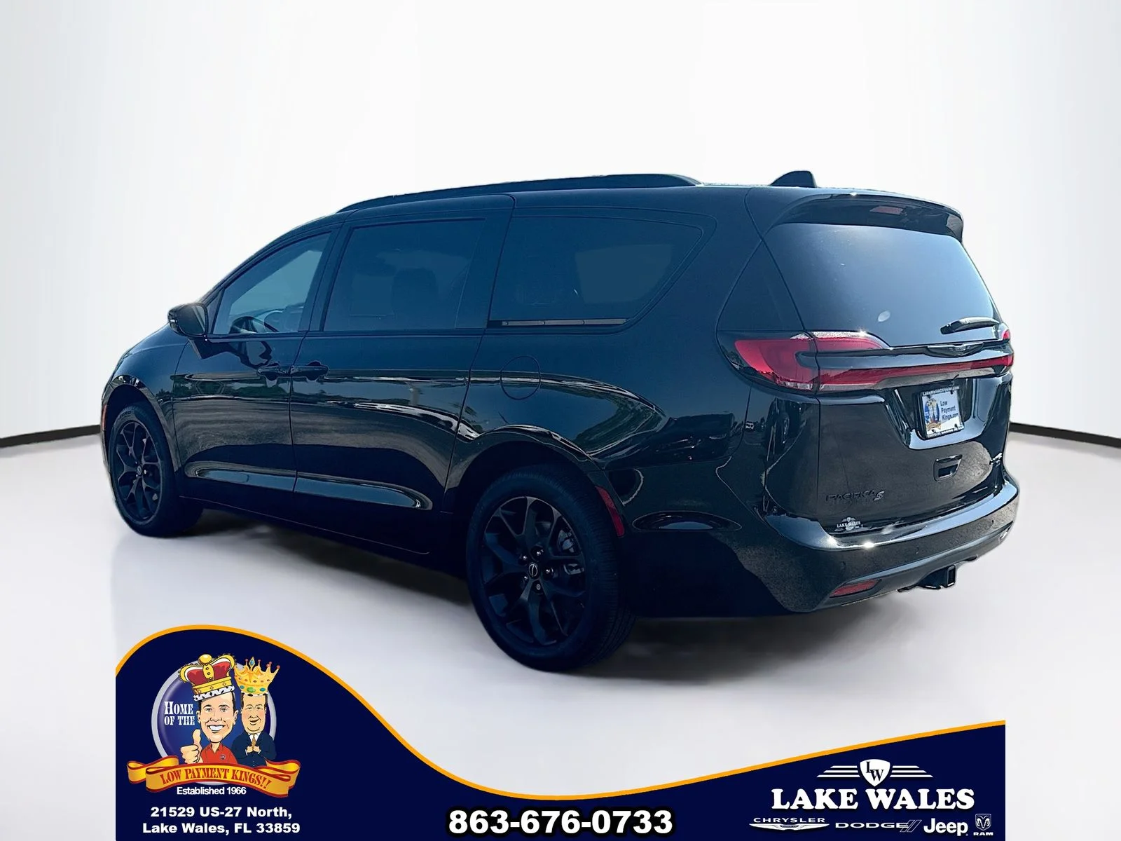 New 2026 Diamond Black Crystal Pearl-Coat Exterior Paint Chrysler Limited image 4
