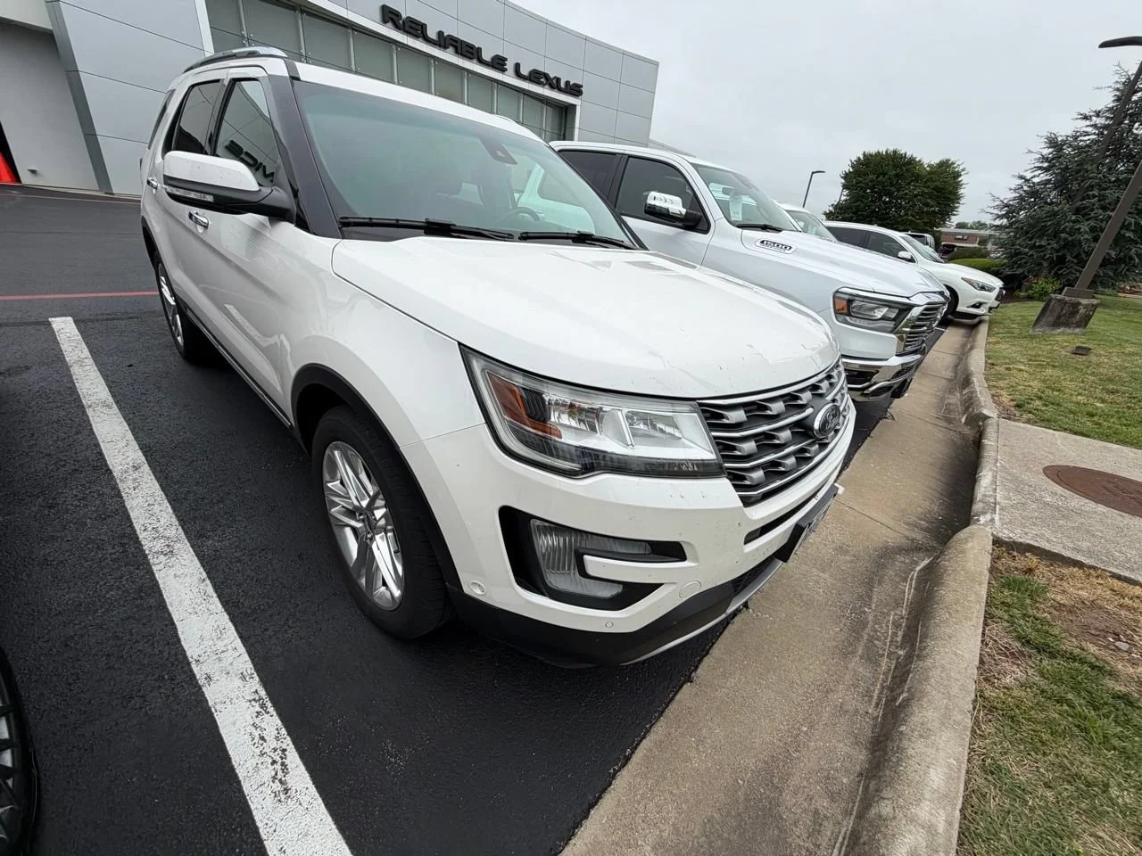 Used 2017 White Platinum Tri-Coat Ford  image 2