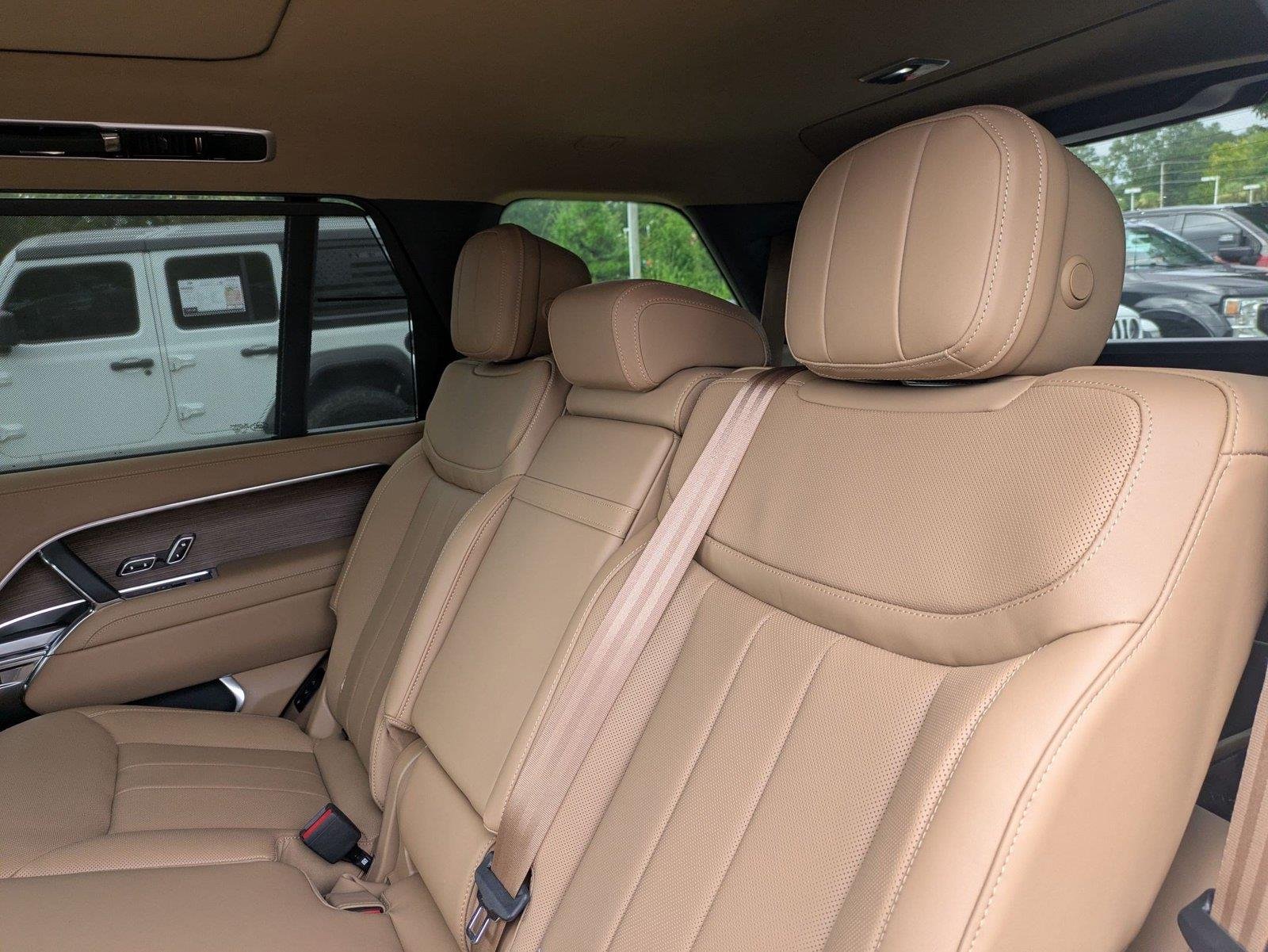 New 2026 Belgravia Green Land Rover SE image 28