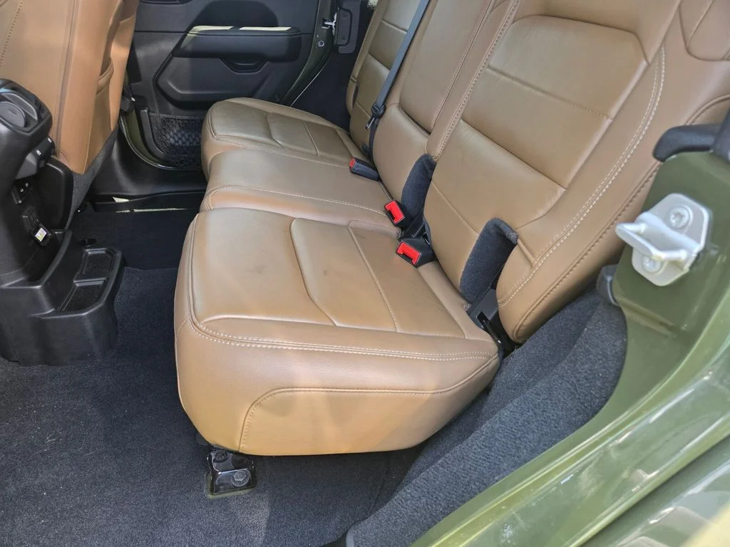 Used 2020 Green Jeep Unlimited Sahara image 22