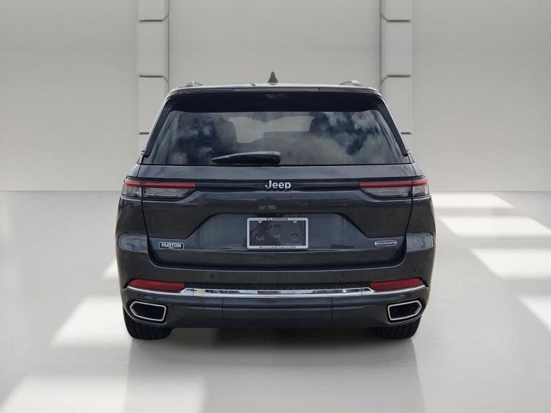 Used 2022 Gray Metallic JEEP OVERLAND 4X2 image 4
