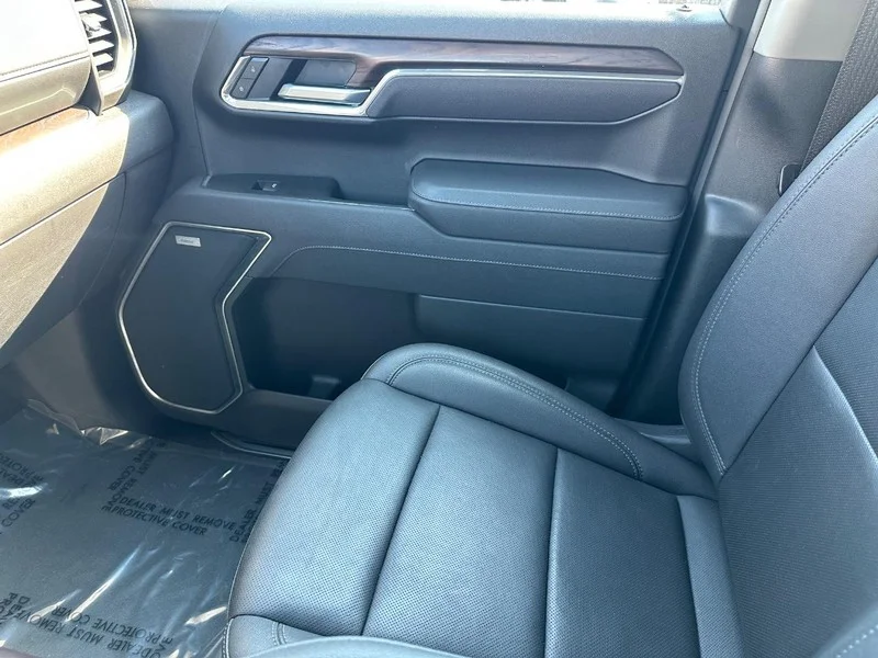 Used 2025 Onyx Black GMC SLT image 24