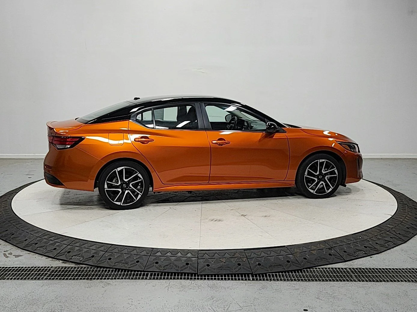 Used 2025 Orange Nissan SR image 9
