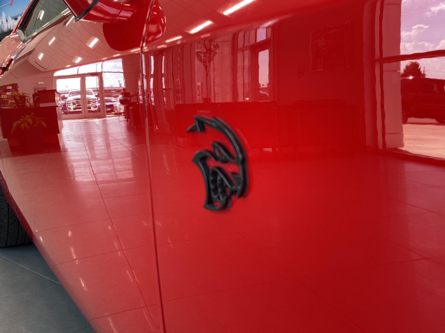 Used 2020 Torred Clearcoat Dodge SRT Hellcat Redeye image 9