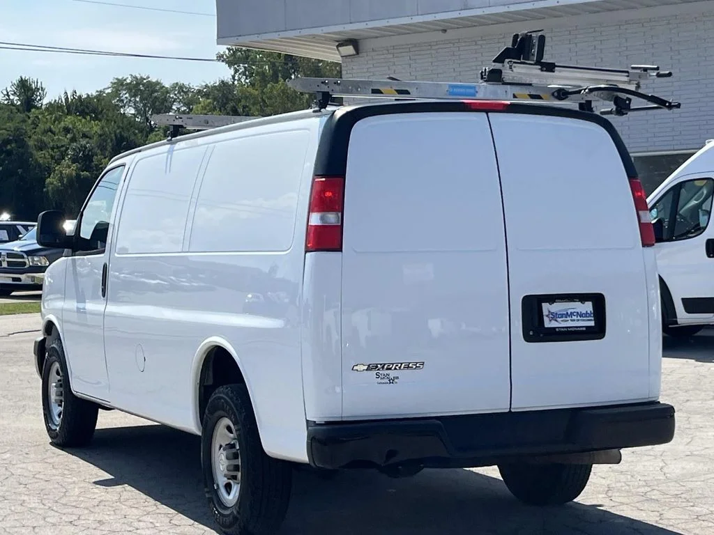 Used 2022 SUMMIT WHITE Chevrolet RWD 3500 Regular Wheelbase WT image 6