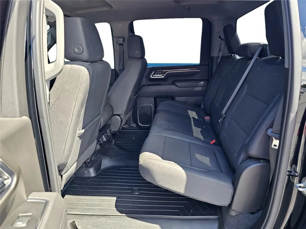 Used 2026 Onyx Black GMC SLE image 33
