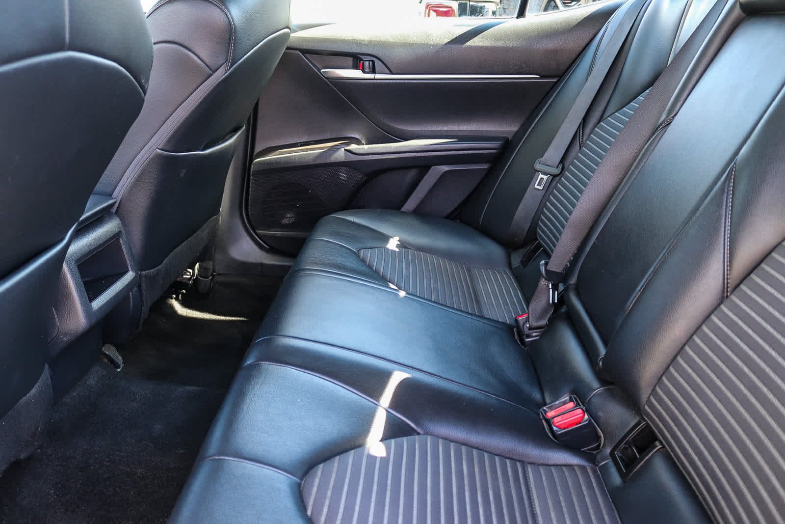 Used 2023 Ice Cap Toyota SE image 18