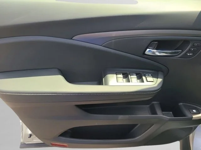 New 2026 Solar Silver Metallic Honda RTL image 23