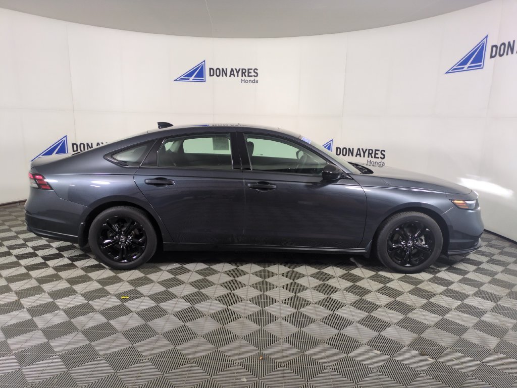 2025 Honda Accord SE - Photo 11