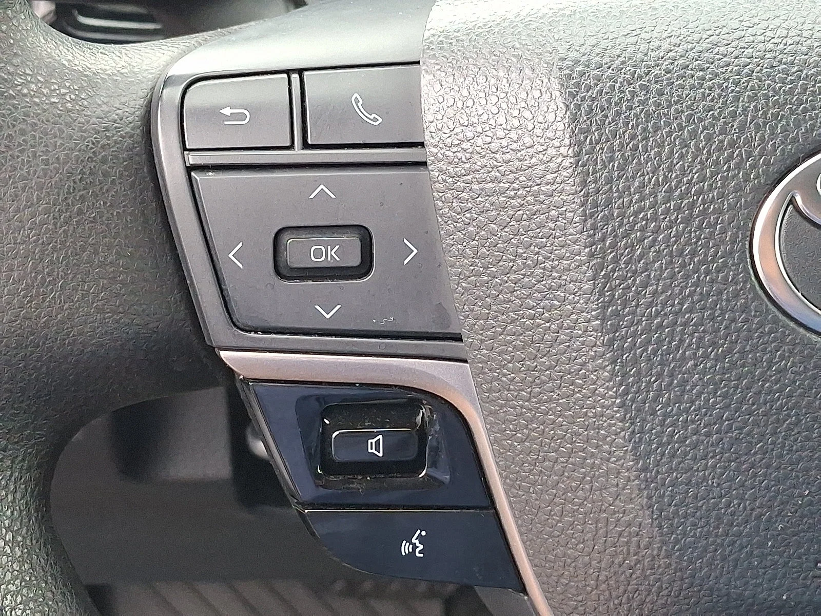 Used 2025 Underground - 1L7 Toyota LE image 21