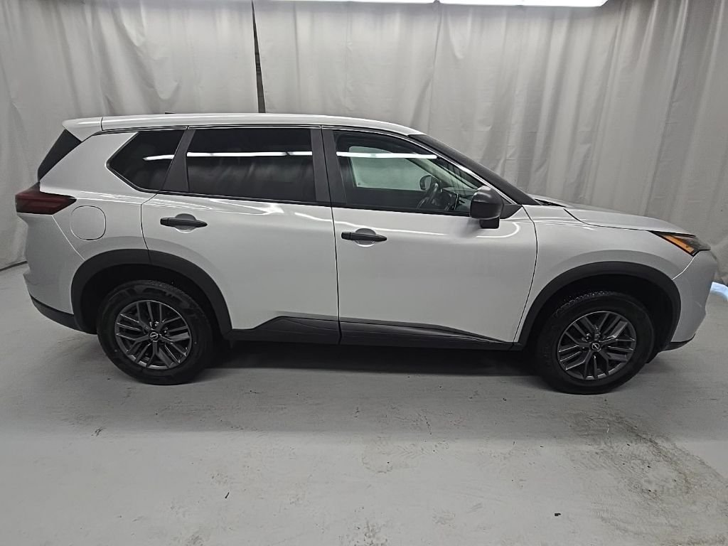 Used 2024 Silver Nissan S image 7