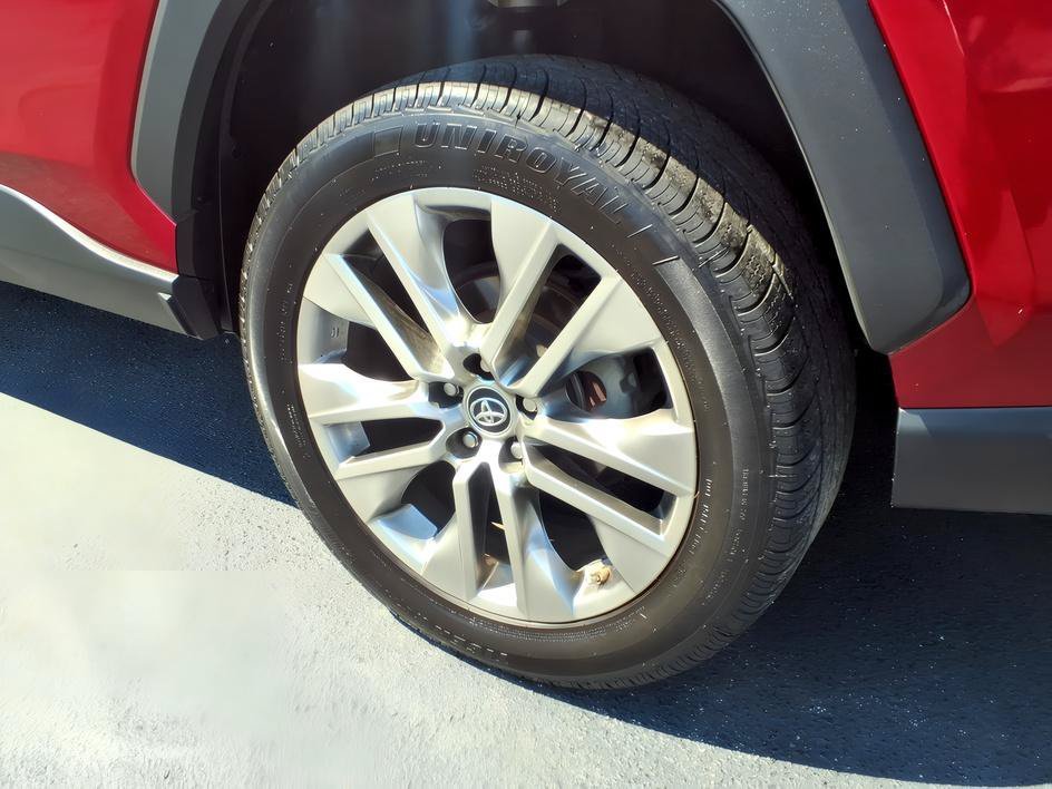 Used 2019 Ruby Flare Pearl Toyota XLE Premium image 13