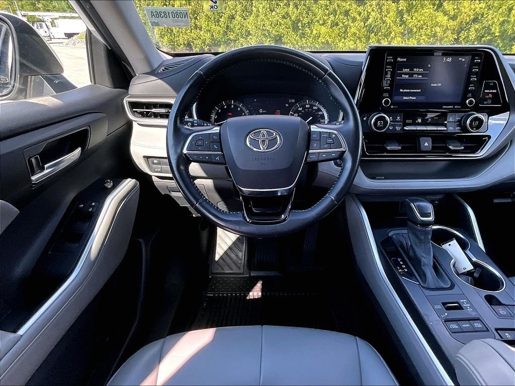 Used 2021 White Toyota XLE image 18