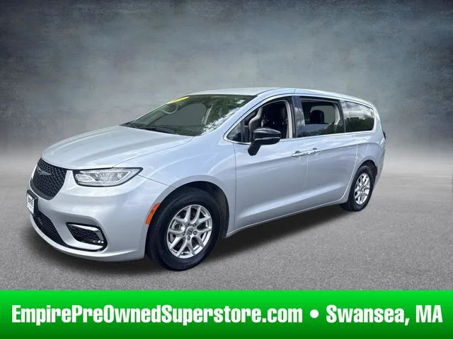 2024 Chrysler Pacifica Touring L's photo